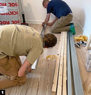 Bygge walk in closet: Mål opp til plasseringen av skilleveggen Bygge walk in closet: Mål opp til plasseringen av skilleveggen